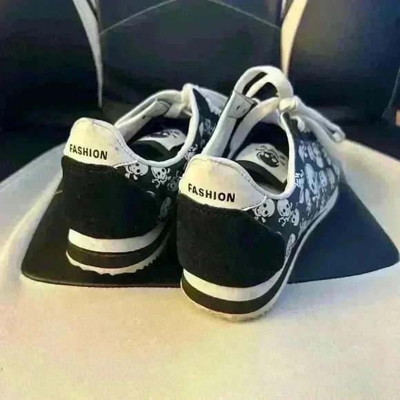 Cute no name skull shoe fit like a  6-6.5 - Picture 4 of 6